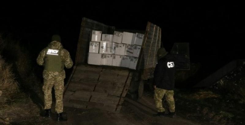 На Харківщині затримали контрабандистів агрохімії до РФ