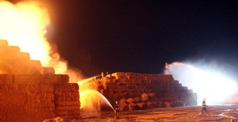 Невідомі спалили більше 30 тисяч тонн соломи на Хмельниччині