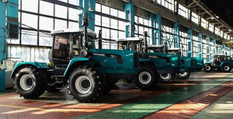 Аграріям представили оновлений трактор ХТЗ 240