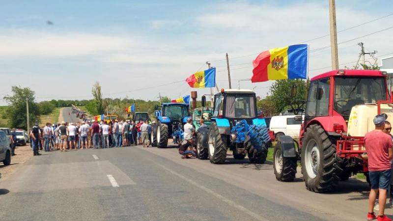 Фермери Молдови вивели техніку на траси у знак протесту
