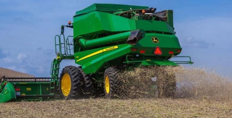 John Deere представив новий зернозбиральний комбайн S400