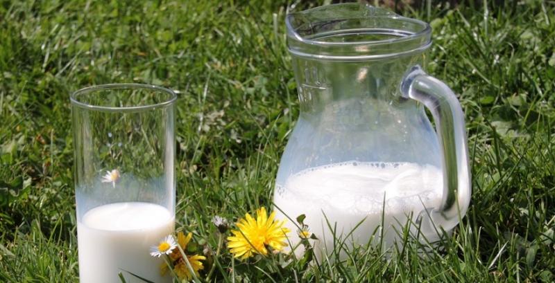 В Україні знову дорожчає молокосировина