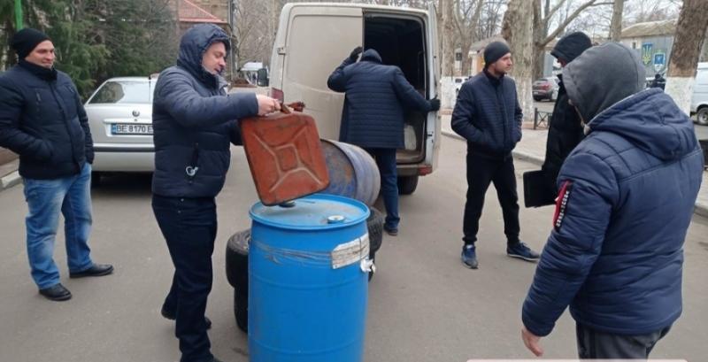 Миколаївські фермери пікетують податкову через штрафи за зберігання пального