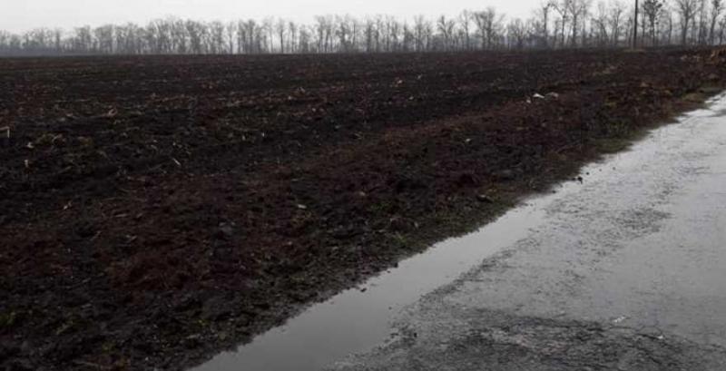 Фермера з Полтавщини звинувачують у розорюванні узбіччя дороги