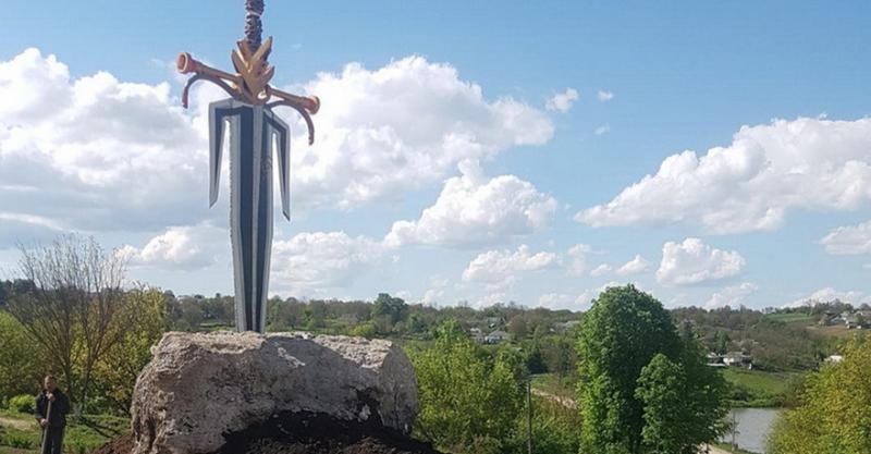 На Вінниччині фермер створив металеву скульптуру із деталей с/г техніки