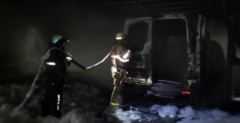 На Дніпропетровщині фермеру спалили 2 автомобілі