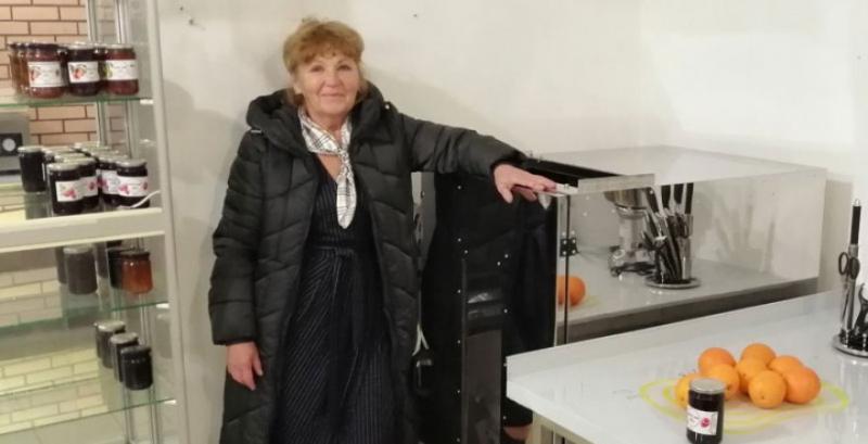 Фермерка із Запоріжжя за грантові кошти придбала обладнання для виробництва солодощів із фруктів