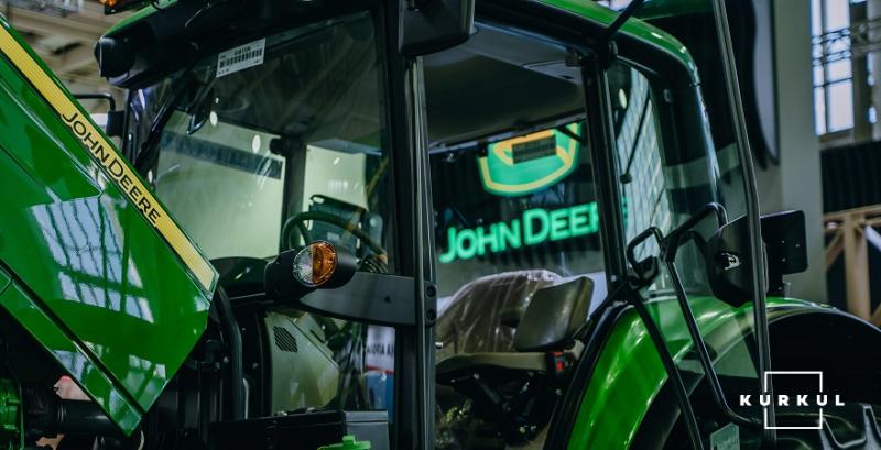 Українські фермери отримають потужні трактори John Deere від Говарда Баффета