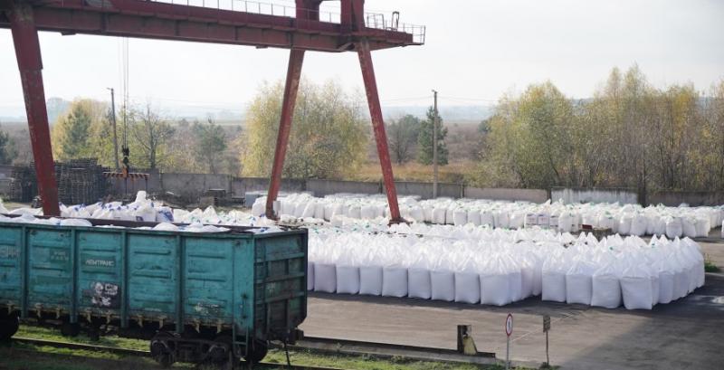 Українські виробники добрив почали закуповувати імпортну сировину