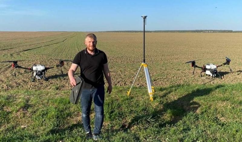 На Тернопільщині ветеран розвиває бізнес з обробки полів агродронами На Тернопільщині ветеран розвиває бізнес з обробки полів агродронами