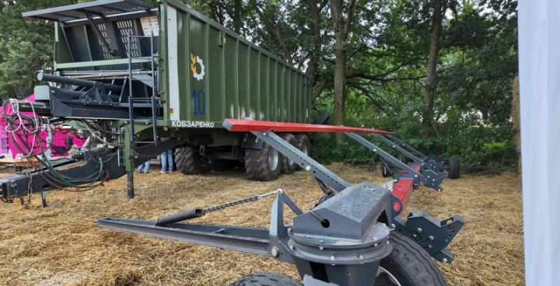 Український виробник с/г техніки презентував агрегати під час Дня Поля InterAgroLab