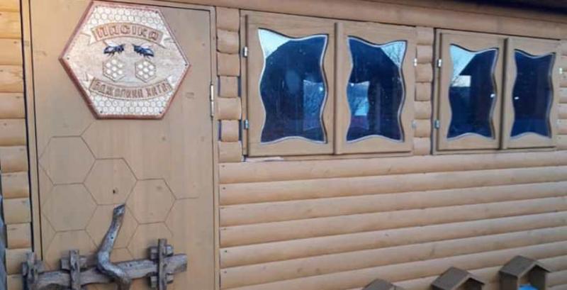 Пасіка «Бджолина хата» Пасіка «Бджолина хата»