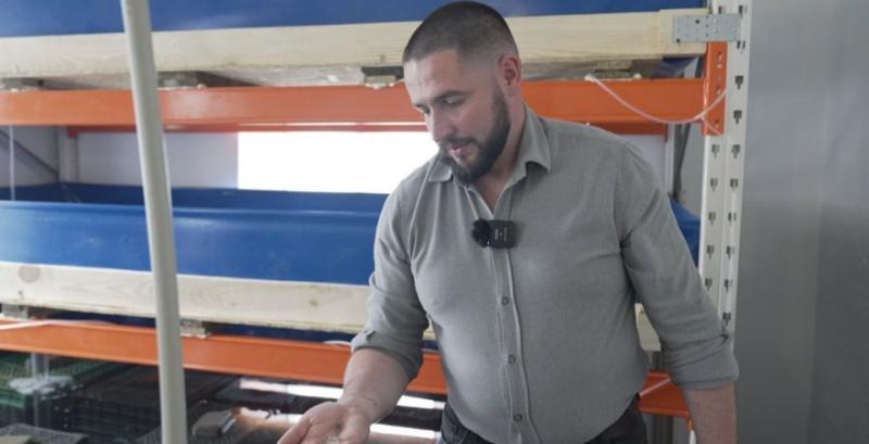 Ветеран з Вінниччини завдяки грантовим коштам розвиває ферму з вирощування раків