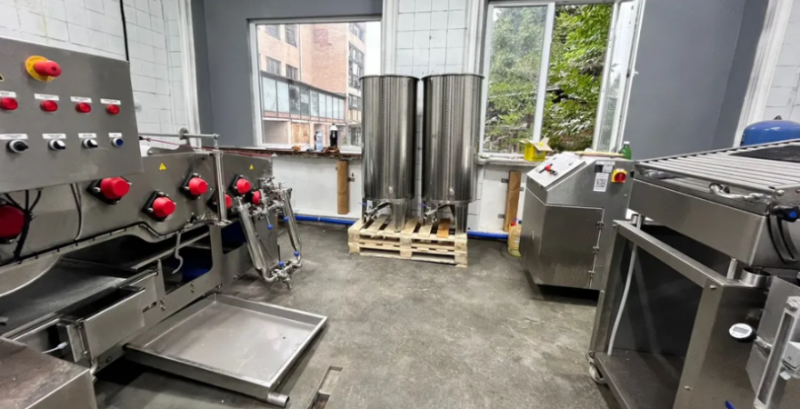 На Хмельниччині запрацювала сокарня: виробляють соки прямого віджиму