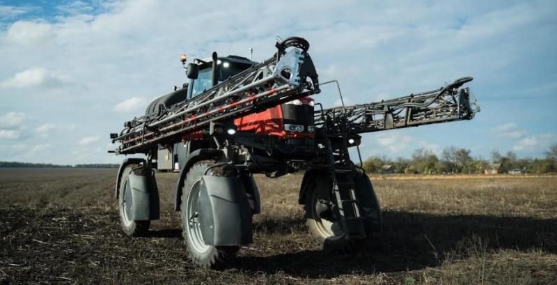 Самохідний обприскувач Massey Ferguson 535R 