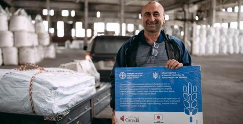 Фермери з прифронтових регіонів отримали 615 модульних зерносховищ від ФАО