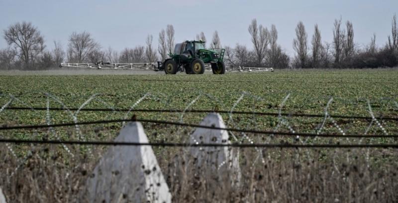 Депутати пропонують компенсувати аграріям використання с/г земель під фортифікації через механізм сервітуту