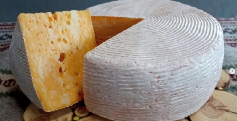 Сир від крафтової сироварні «Мідний чан»