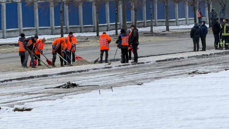 У Дніпрі через удар РФ 300 тонн олії розлилися на проїжджу частину