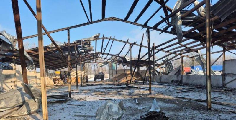 На Сумщині росіяни 5 безпілотниками атакували сільгосппідприємство