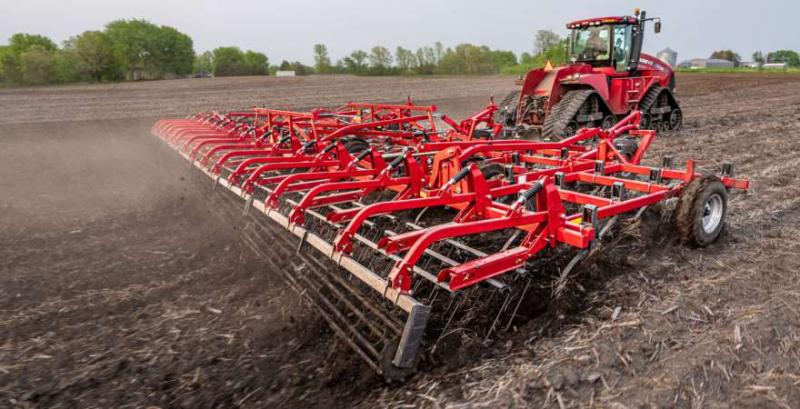 Завдяки 12-метровим культиваторам Wil-Rich фермери обробляють більші площі з меншими витратами