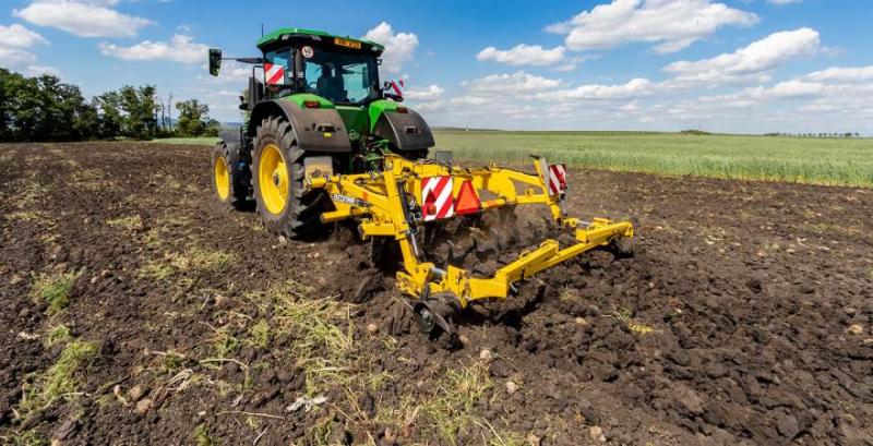 Як обрати агрегат для роботи з ущільненими шарами ґрунту — поради фермера з Полтавщини