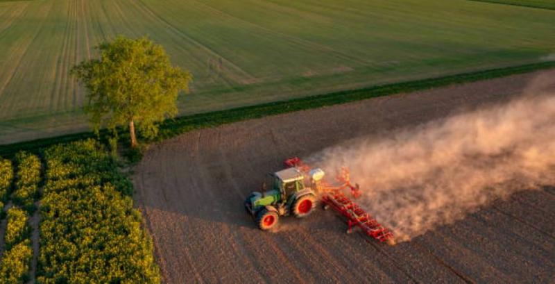 Аграрії Львівщини розпочали сівбу кукурудзи