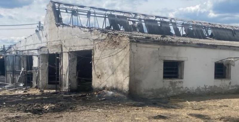 Внаслідок удару по агрофірмі на Харківщині загинули двоє працівників
