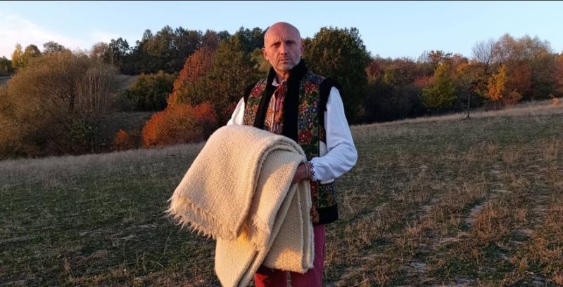 На Прикарпатті відновили виробництво традиційних ліжників із вовни