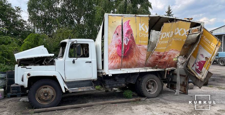 Постраждала вантажівка компанії Крамар після російського обстрілу