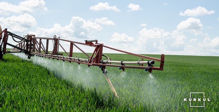 Обприскування полів