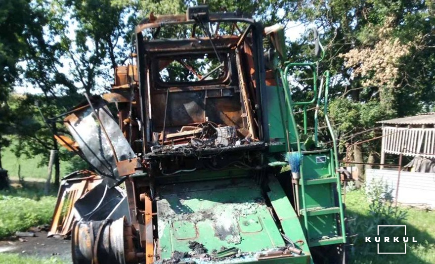 Комбайн, який підірвався на міні