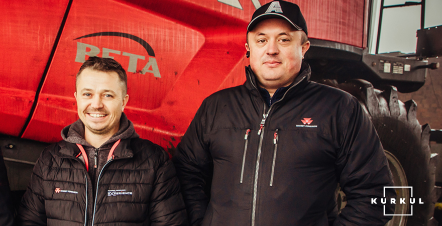 Віталій Панічерський, продакт-спеціаліст «AGCO» (ліворуч) та Олександр Лациба, менеджер з продажу с/г техніки компанії «АМАКО» у Черкаській області (праворуч)