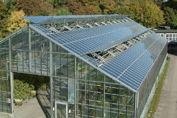 Сонячні електростанції на дахах теплиць