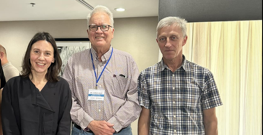 Олег Ворона, керівник ОВК &laquo;Квітучі лани&raquo;, ( крайній з права)